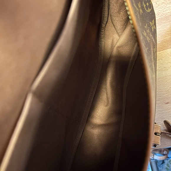 Louis Vuitton Monogram Saumur 35 - Picture 9 of 11